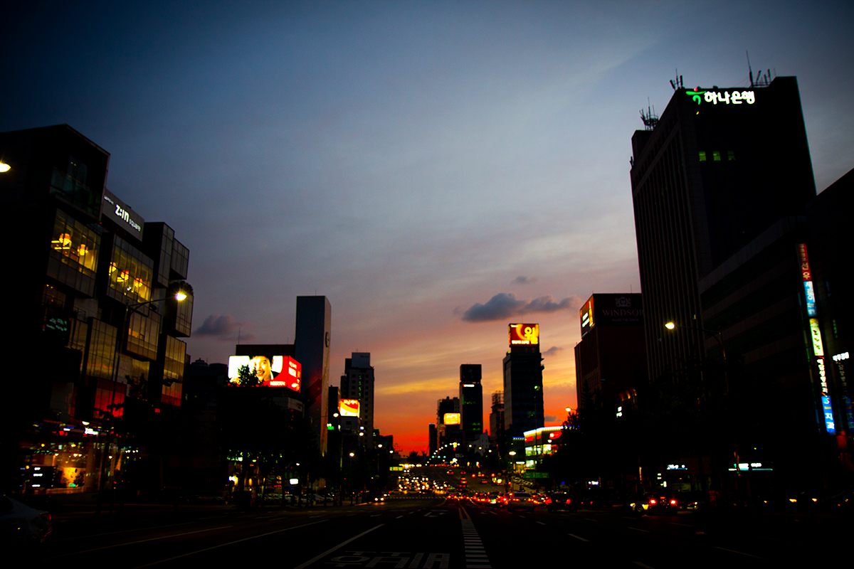 강남 을지병원 사거리의 저녁