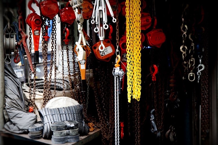 풍물시장 금속의 컬러